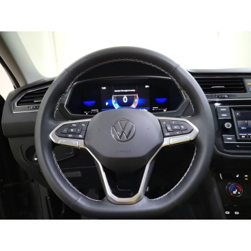 Volkswagen Tiguan  SUV 2023,  2.0 benzyna, automat - Na sprzedaż za 167 280 zł - Katowice - zdjęcie 9