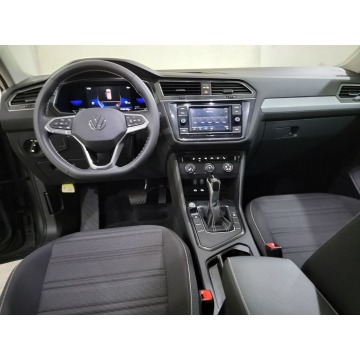Volkswagen Tiguan  SUV 2023,  2.0 benzyna, automat - Na sprzedaż za 167 280 zł - Katowice - zdjęcie 10