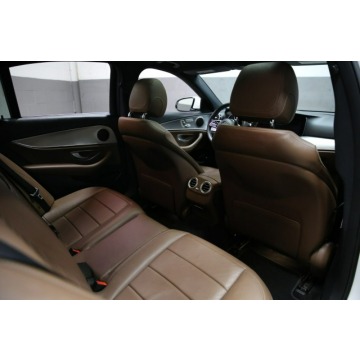 Mercedes - Benz E-klasa  Sedan/Limuzyna 2020,  2.0 benzyna, automat - Na sprzedaż za 115 620 zł - Katowice - zdjęcie 9
