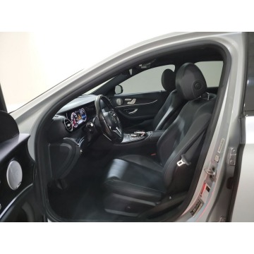 Mercedes - Benz E-klasa  Sedan/Limuzyna 2020,  2.0 benzyna, automat - Na sprzedaż za 107 010 zł - Katowice - zdjęcie 9
