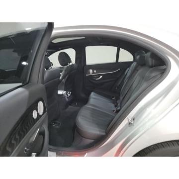 Mercedes - Benz E-klasa  Sedan/Limuzyna 2020,  2.0 benzyna, automat - Na sprzedaż za 107 010 zł - Katowice - zdjęcie 10