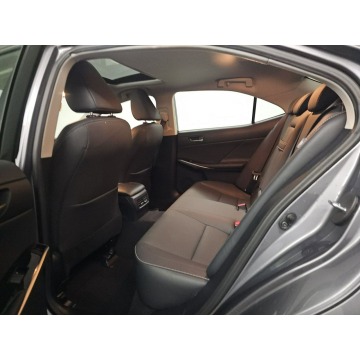 Lexus IS  Sedan/Limuzyna 2020,  2.0 benzyna, automat - Na sprzedaż za 91 020 zł - Katowice - zdjęcie 9
