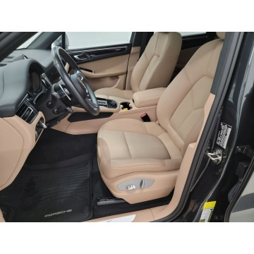 Porsche Macan  SUV 2023,  3.0 benzyna, automat - Na sprzedaż za 252 150 zł - Katowice - zdjęcie 9