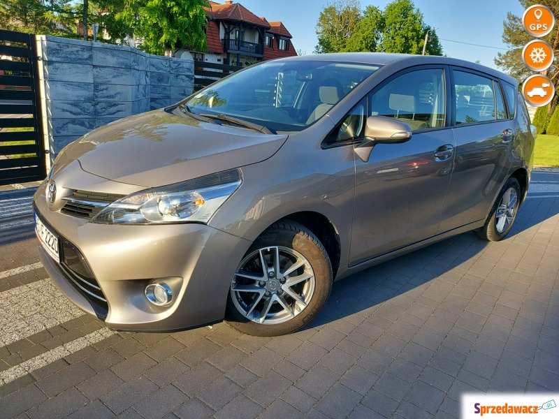 Toyota Verso  Hatchback 2015,  1.6 benzyna - Na sprzedaż za 43 900 zł - Przechodzisko