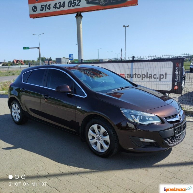 Opel Astra  Hatchback 2015,  1.4 benzyna - Na sprzedaż za 45 800 zł - Lipówki