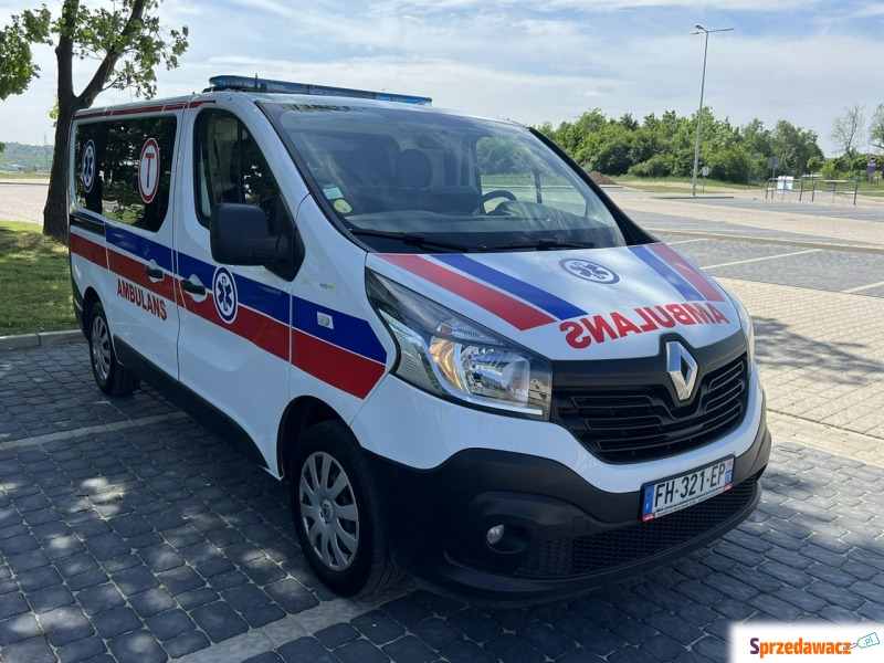 Renault Trafic karetka ambulans ambulance - Pojazdy specjalistyczne - Gostyń