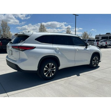 Toyota Highlander  SUV 2020,  2.4 benzyna, automat - Na sprzedaż za 174 660 zł - Katowice - zdjęcie 4