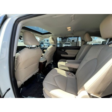 Toyota Highlander  SUV 2020,  2.4 benzyna, automat - Na sprzedaż za 174 660 zł - Katowice - zdjęcie 6