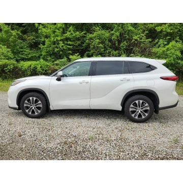 Toyota Highlander  SUV 2021,  3.5 benzyna, automat - Na sprzedaż za 162 360 zł - Katowice - zdjęcie 4