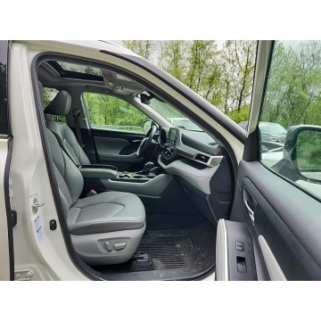 Toyota Highlander  SUV 2021,  3.5 benzyna, automat - Na sprzedaż za 162 360 zł - Katowice - zdjęcie 8
