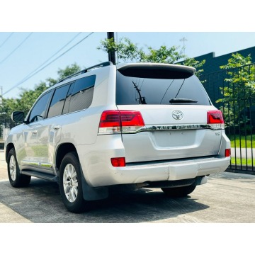 Toyota Land Cruiser  SUV 2016,  5.7 benzyna, automat - Na sprzedaż za 179 580 zł - Katowice - zdjęcie 8