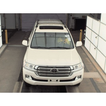 Toyota Land Cruiser  SUV 2017,  5.7 benzyna, automat - Na sprzedaż za 223 848 zł - Katowice - zdjęcie 2
