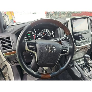 Toyota Land Cruiser  SUV 2017,  5.7 benzyna, automat - Na sprzedaż za 223 848 zł - Katowice - zdjęcie 7