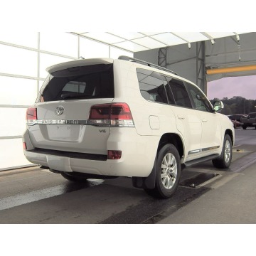 Toyota Land Cruiser  SUV 2017,  5.7 benzyna, automat - Na sprzedaż za 223 848 zł - Katowice - zdjęcie 6