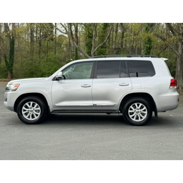 Toyota Land Cruiser  SUV 2017,  5.7 benzyna, automat - Na sprzedaż za 221 400 zł - Katowice - zdjęcie 4