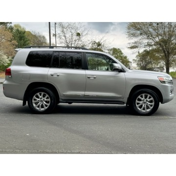 Toyota Land Cruiser  SUV 2017,  5.7 benzyna, automat - Na sprzedaż za 221 400 zł - Katowice - zdjęcie 5