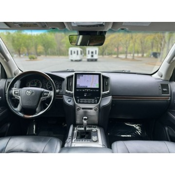 Toyota Land Cruiser  SUV 2017,  5.7 benzyna, automat - Na sprzedaż za 221 400 zł - Katowice - zdjęcie 8