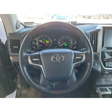Toyota Land Cruiser  SUV 2021,  5.7 benzyna, automat - Na sprzedaż za 359 160 zł - Katowice - zdjęcie 9
