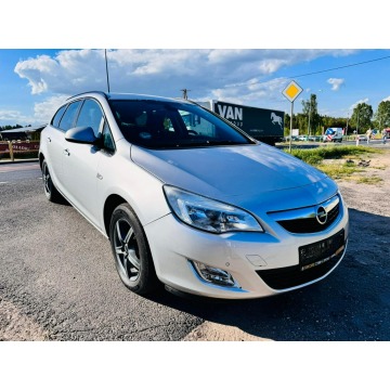 Opel Astra - 2011