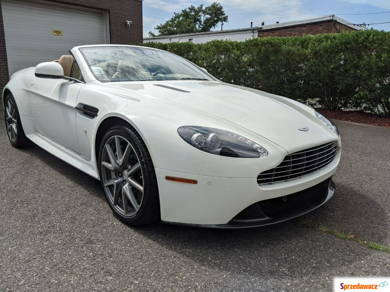 Aston Martin V8 2012
