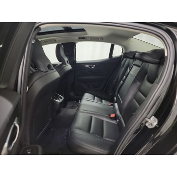 Volvo S60  Sedan/Limuzyna 2022,  2.0 benzyna, automat - Na sprzedaż za 161 550 zł - Katowice - zdjęcie 9