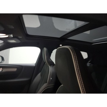 Volvo   SUV 2021,  2.0 benzyna, automat - Na sprzedaż za 224 550 zł - Katowice - zdjęcie 9