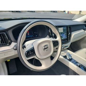 Volvo   SUV 2022,  2.0 hybryda, automat - Na sprzedaż za 200 925 zł - Katowice - zdjęcie 9