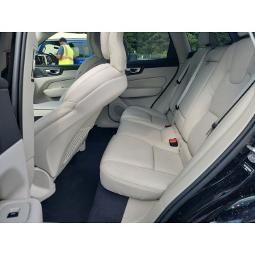Volvo   SUV 2022,  2.0 hybryda, automat - Na sprzedaż za 200 925 zł - Katowice - zdjęcie 11