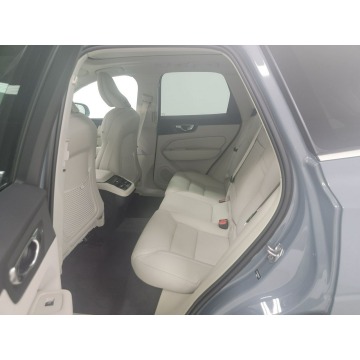 Volvo   SUV 2022,  2.0 hybryda, automat - Na sprzedaż za 160 425 zł - Katowice - zdjęcie 9