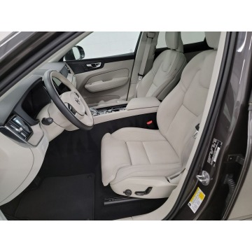 Volvo   SUV 2022,  2.0 hybryda, automat - Na sprzedaż za 187 425 zł - Katowice - zdjęcie 9