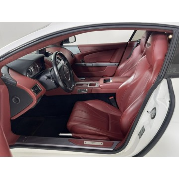 Aston Martin DB9  Sedan/Limuzyna 2015,  5.9 benzyna, automat - Na sprzedaż za 516 600 zł - Katowice - zdjęcie 9