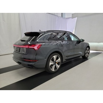 Audi e-tron  SUV 2022 elektryczny, automat - Na sprzedaż za 314 880 zł - Katowice - zdjęcie 4