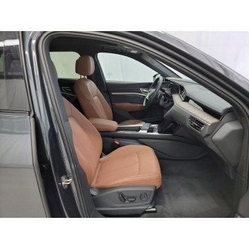 Audi e-tron  SUV 2022 elektryczny, automat - Na sprzedaż za 314 880 zł - Katowice - zdjęcie 10