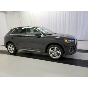 Audi Q3  SUV 2019,  2.0 benzyna, automat - Na sprzedaż za 120 540 zł - Katowice - zdjęcie 3