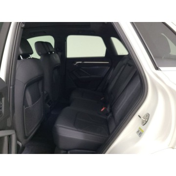 Audi Q3  SUV 2020,  2.0 benzyna, automat - Na sprzedaż za 108 240 zł - Katowice - zdjęcie 8