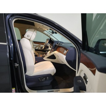 Bentley Bentayga  SUV 2021,  4.0 benzyna, automat - Na sprzedaż za 1 034 922 zł - Katowice - zdjęcie 8