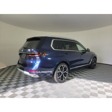 BMW X7  SUV 2023,  3.0 benzyna, automat - Na sprzedaż za 421 890 zł - Katowice - zdjęcie 4