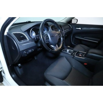 Chrysler 300C  Sedan/Limuzyna 2019,  3.6 benzyna, automat - Na sprzedaż za 111 684 zł - Katowice - zdjęcie 8