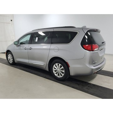 Chrysler Pacifica  Minivan/Van 2017,  3.6 benzyna, automat - Na sprzedaż za 82 902 zł - Katowice - zdjęcie 4