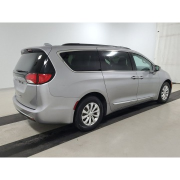 Chrysler Pacifica  Minivan/Van 2017,  3.6 benzyna, automat - Na sprzedaż za 82 902 zł - Katowice - zdjęcie 3
