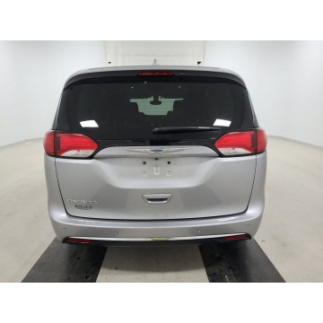 Chrysler Pacifica  Minivan/Van 2017,  3.6 benzyna, automat - Na sprzedaż za 82 902 zł - Katowice - zdjęcie 5