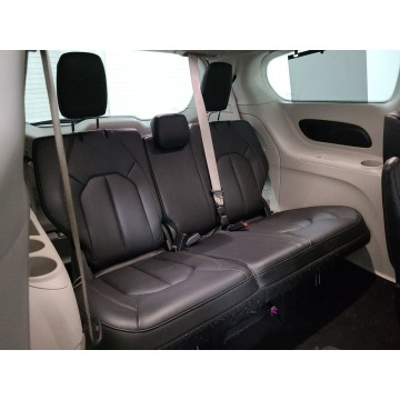 Chrysler Pacifica  Minivan/Van 2017,  3.6 benzyna, automat - Na sprzedaż za 82 902 zł - Katowice - zdjęcie 8