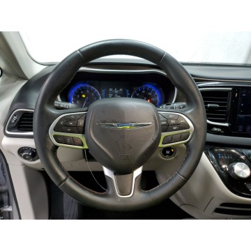 Chrysler Pacifica  Minivan/Van 2017,  3.6 benzyna, automat - Na sprzedaż za 82 902 zł - Katowice - zdjęcie 9