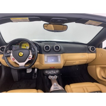 Ferrari California  Kabriolet 2014,  4.3 benzyna, automat - Na sprzedaż za 5 650 620 zł - Katowice - zdjęcie 4