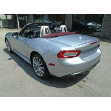 Fiat 124 Spider  Kabriolet 2018,  1.4 benzyna, automat - Na sprzedaż za 98 388 zł - Katowice - zdjęcie 3