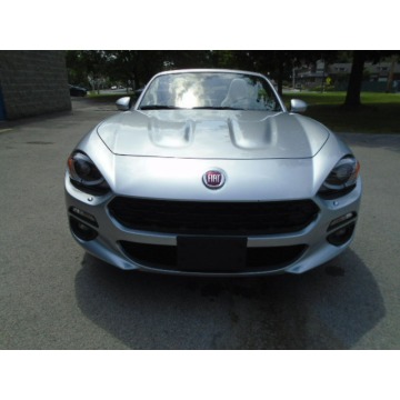 Fiat 124 Spider  Kabriolet 2018,  1.4 benzyna, automat - Na sprzedaż za 98 388 zł - Katowice - zdjęcie 2