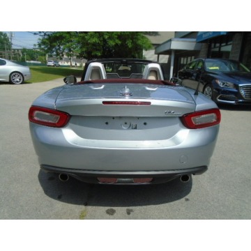 Fiat 124 Spider  Kabriolet 2018,  1.4 benzyna, automat - Na sprzedaż za 98 388 zł - Katowice - zdjęcie 4