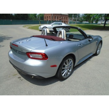Fiat 124 Spider  Kabriolet 2018,  1.4 benzyna, automat - Na sprzedaż za 98 388 zł - Katowice - zdjęcie 5