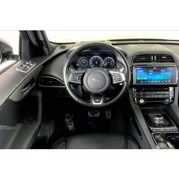 Jaguar F-PACE  SUV 2018,  3.0 benzyna, automat - Na sprzedaż za 210 576 zł - Katowice - zdjęcie 5