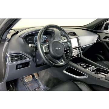 Jaguar F-PACE  SUV 2018,  3.0 benzyna, automat - Na sprzedaż za 210 576 zł - Katowice - zdjęcie 7